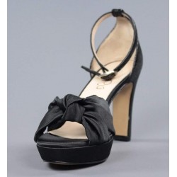 Sandalia raso negro.18a13
