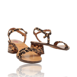 Sandalia tacón transparente leopardo
