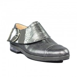 Sarah verdel zapato gris...