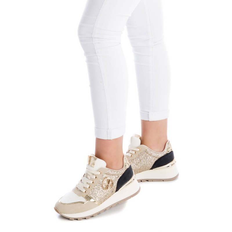Zapatillas mujer baratas moda de xti color beige
