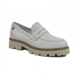 Carmela mocasines blancos...