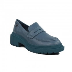 Carmela mocasines azules...