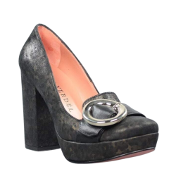 Sarah verdel zapatos tacón...