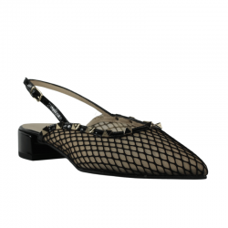 Zapatos negros destalonados...