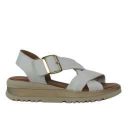 Sandalias blancas de piel...