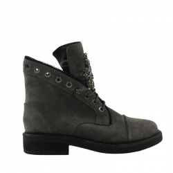 Alma en pena botines grises...