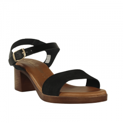 Sandalias negras de tacón...