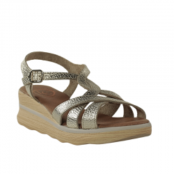 Sandalias de piel doradas...