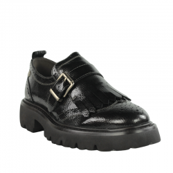 Carmela zapatos grises...